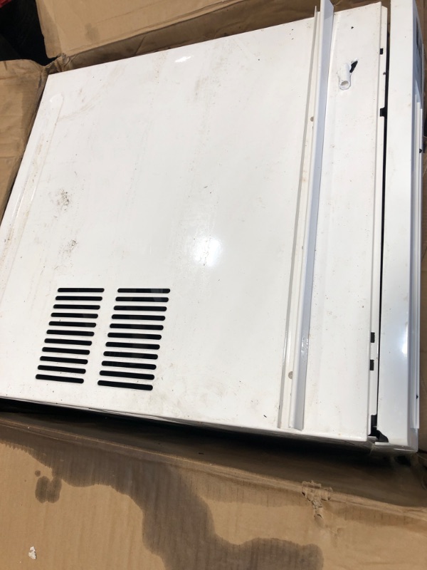 Photo 3 of ***PARTS ONLY***
G 18,000 BTU Window Air Conditioner, Cools 1,000 Sq.Ft. (25' x 40' Room Size), Quiet Operation, Electronic Control with Remote, 3 Cooling & Fan Speeds, ENERGY STAR®, Auto Restart, 230/208V
