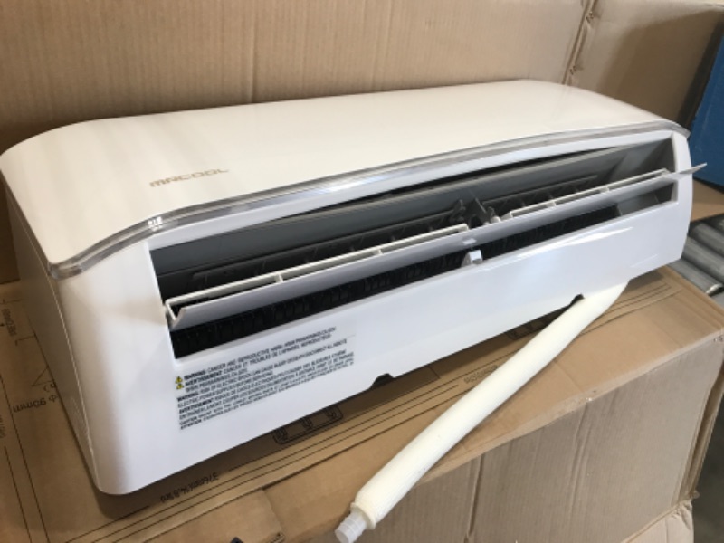 Photo 2 of ***INCOMPLETE SET**BOX 2 OUT OF 2* HEAD UNIT ONLY* MRCOOL DIY Gen-3 12,000 BTU 22 SEER ENERGY STAR Ductless Mini Split Air Conditioner & Heat Pump W/ 25 Ft. Install Kit 115-Volt, White
