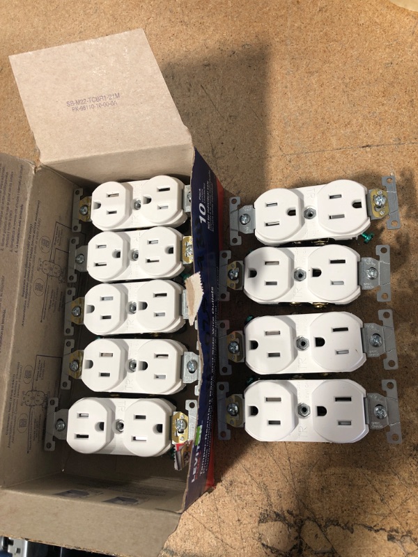 Photo 2 of 15A-125V Tamper-Resistant Back and Side Wire Outlets, White (9-Pack)