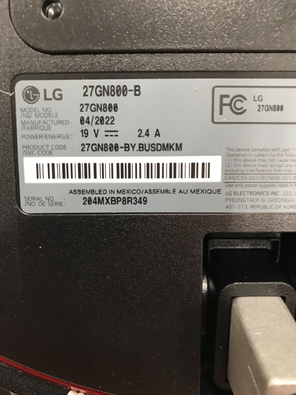 Photo 3 of **hAS LINE THRU SCREEN ON THE BOTTOM***LG 27GN800-B Ultragear Gaming Monitor 27" QHD (2560 x 1440) IPS Display, IPS 1ms (GtG) Response Time, 144Hz Refresh Rate, NVIDIA G-SYNC Compatible, AMD FreeSync Premium - Black
