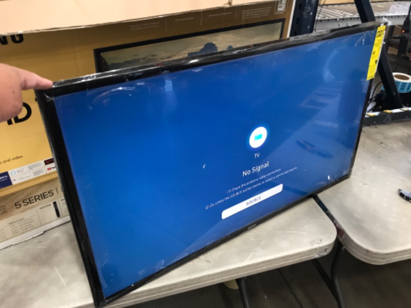 Photo 2 of SAMSUNG 40-inch Class LED Smart FHD TV 1080P (UN40N5200AFXZA, 2019 Model)
