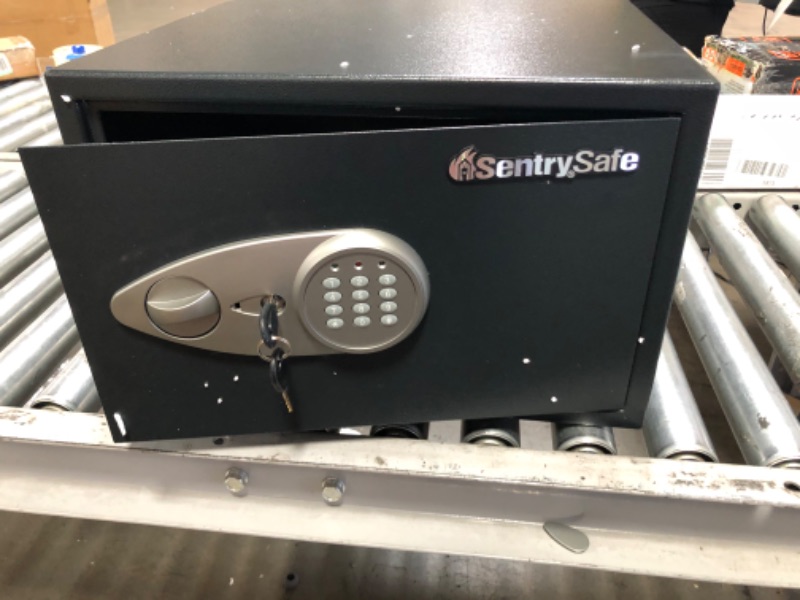 Photo 5 of (COSMETIC DAMAGE) SentrySafe X125 Security Safe with Digital Keypad 1.2 Cubic Feet (Extra Large), Black