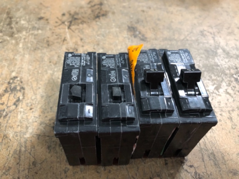 Photo 6 of Bundle Of 4 
Siemens 15 Amp Single-Pole Type QP Circuit Breaker