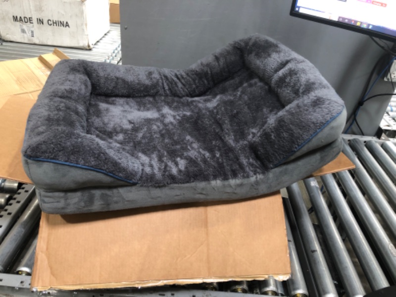 Photo 1 of 27" x 20" Dog bed