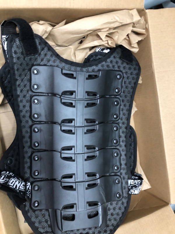 Photo 4 of DAMAGED ITEM
O'Neal 1285-004 Holeshot Chest Protector (Black, Medium/Large)
