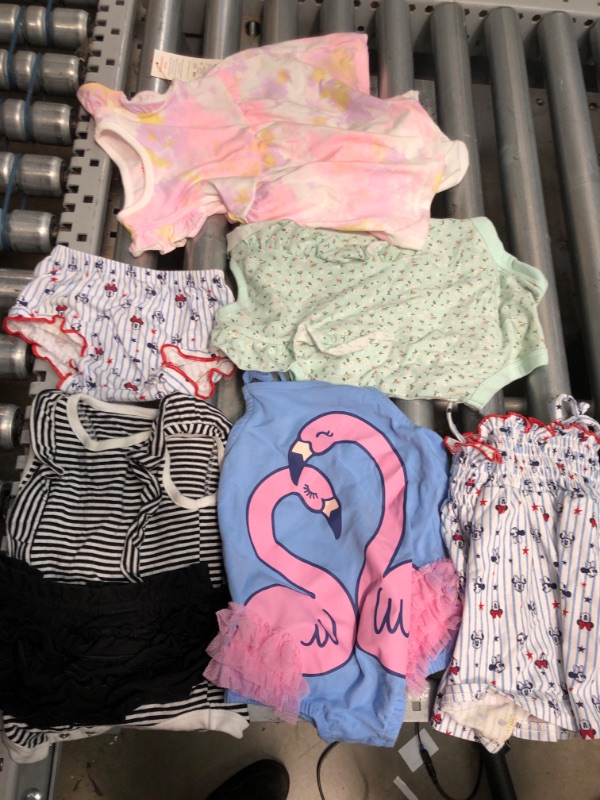 Photo 1 of 7 ITEM BABY CLOTHS BUNDLE
6/9 M, 12M