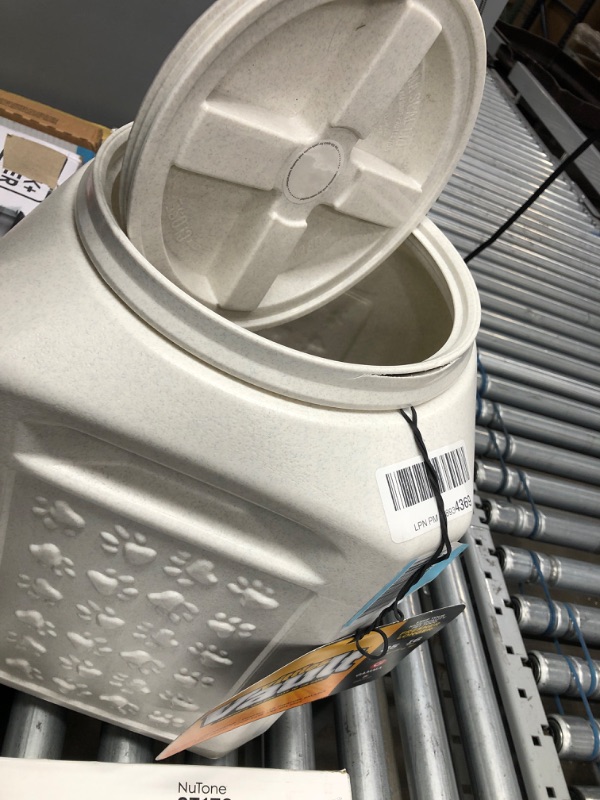 Photo 2 of **FRACTURE ON LID**
Gamma2 Vittles Vault Plus Pet Food Storage, 35-lb
