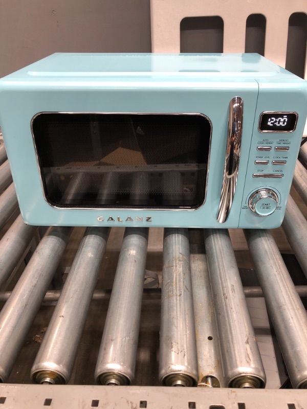 Photo 2 of 0.9 cu. ft. 900-Watt Retro Countertop Microwave in Blue
