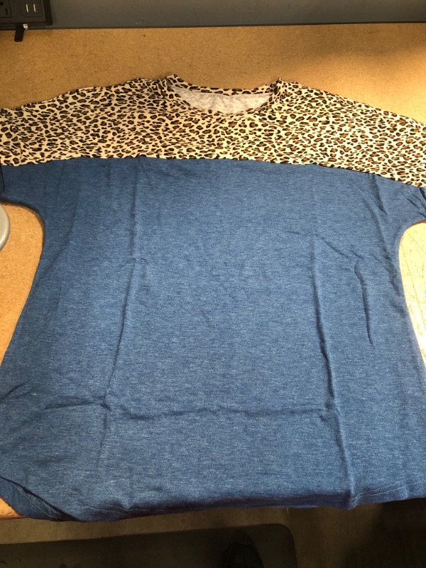 Photo 1 of Floral Finds Casual T-Shirt, Blue and Leopard Print (M)