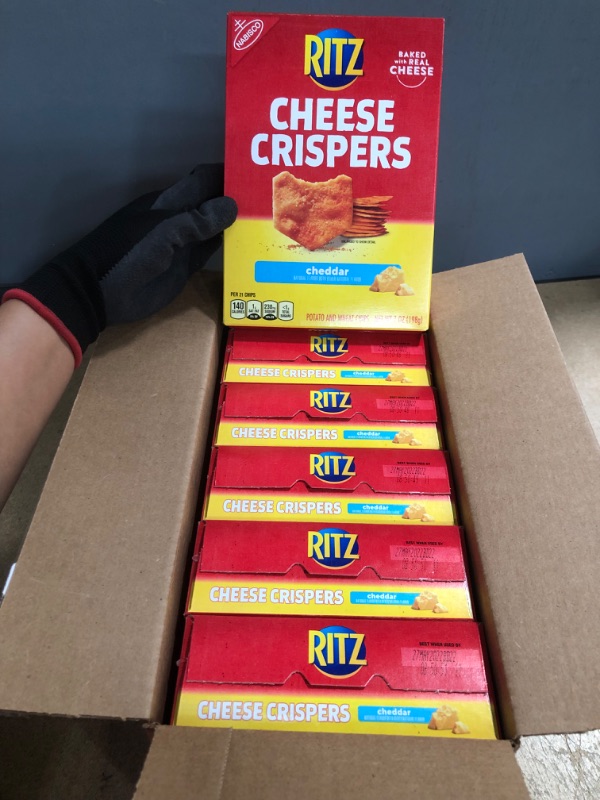 Photo 2 of *EXPIRED May 2022 - NONREFUNDABLE*
Ritz Crispers Cheddar Chips, Cheese, 6 Count