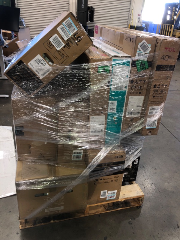 Photo 4 of NONREFUNDABLE - Pallet of 10 different broken , nonfunctional and damaged TV's and monitors
1 Tv is 43”         /    2 TV's are 34”    / 3 TV's are  40”
3 TV's are 49”     /  1 TV is 32”        /