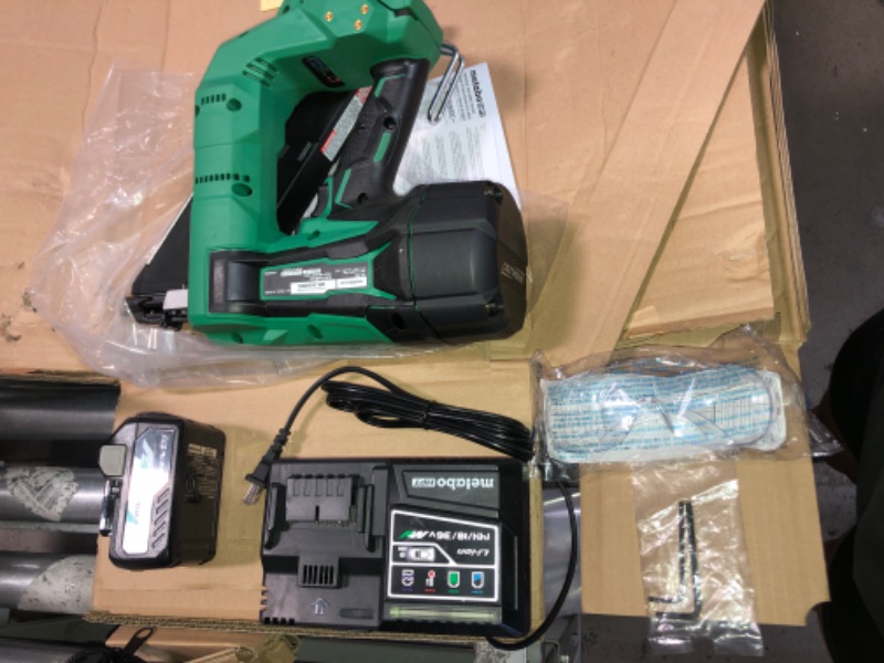 Photo 2 of Metabo HPT NR3690DCM 36V Cordless Paper Strip Framing Nailer Kit
