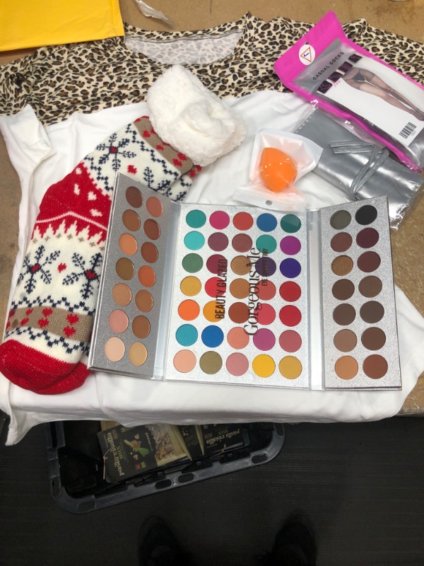 Photo 1 of ***WOMENS CLOTHING AND MAKEUP BUNDLE***
EYESHAWDOW PALLET WITH SPONGE AND BRUSHES
ANIMAL PRINT TEE T-SHIRT SIZE LARGE
CROTCHLESS STOCKINGS
FLEECE NO SLIP CHRISTMAS SOCKS LARGE