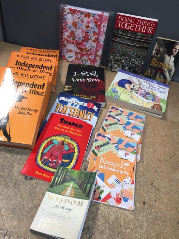 Photo 1 of *BUNDLE OF BOOKS-2021/2022 PLANER/KOOGERL LET CREATIVITY FIY KIT*
