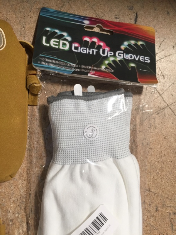 Photo 3 of Bundle of 3 
2 Kids Bag Kitten, Led Light Gloves  