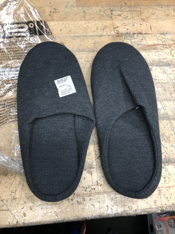 Photo 2 of 32 Degrees Men’s Lightweight Waffle Slippers with Anti Slip Rubber Sole
SIZE: 13-14 XL