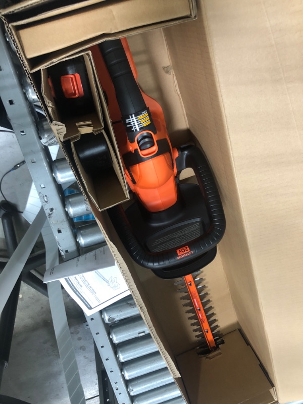 Photo 2 of BLACK+DECKER LHT2220 20V MAX* Cordless Lithium 22 in. Hedge Trimmer
