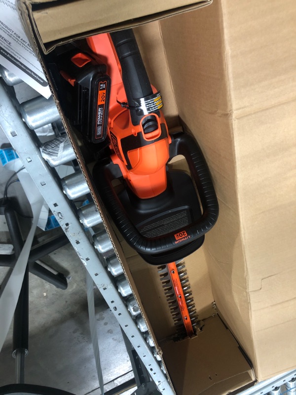 Photo 2 of BLACK+DECKER LHT2220 20V MAX* Cordless Lithium 22 in. Hedge Trimmer
