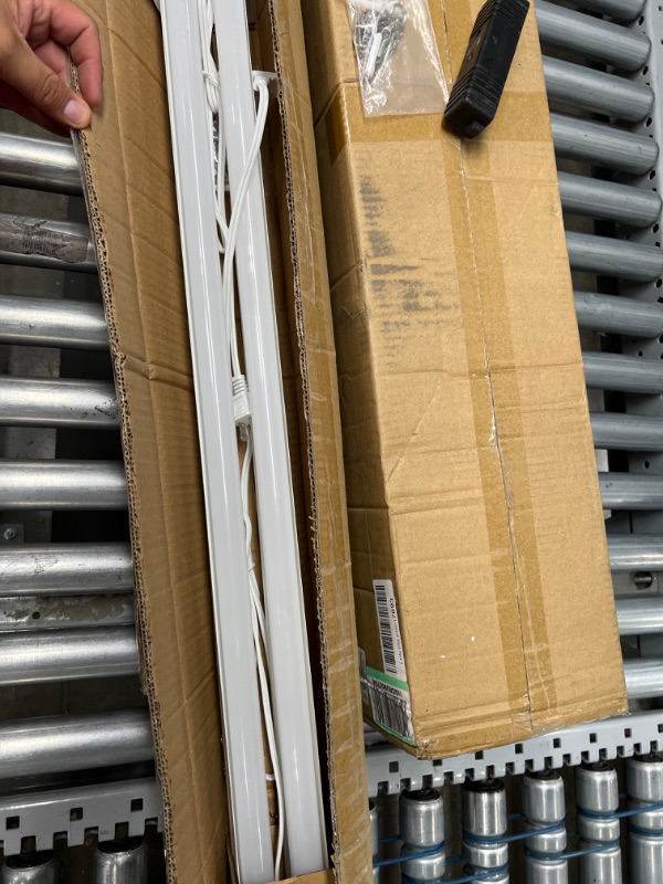 Photo 1 of Sunco Lighting LED Shop Light for Workshop Garage 4FT, Plug in Linkable Utility Light Fixtures, 260W=40W, 6000K Daylight Deluxe, 4100 LM, Frosted Lens, Pull Chain, Hanging/Mounted, ETL 2 Pack
