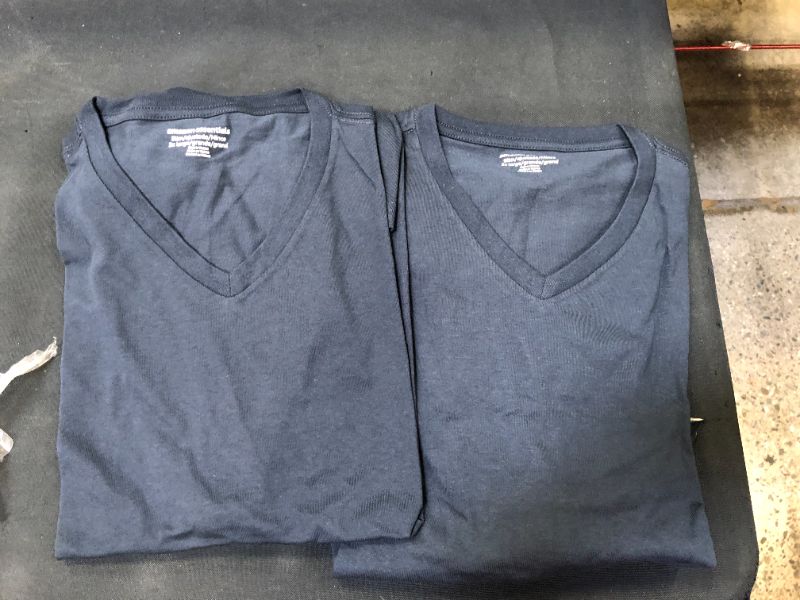 Photo 2 of Amazon Essentials Men's 2-Pack Slim-Fit Short-Sleeve V-Neck T-Shirt SIZE XXL
FACTORY SEALED NEW.
