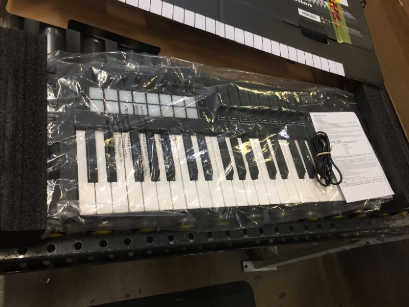 Photo 2 of Novation Launchkey 49 MK3 USB/MIDI Keyboard Controller for Ableton Live Bundle with USB Hub