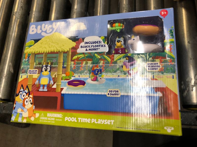 Photo 2 of Bluey Pool Time Playset
3PACK
