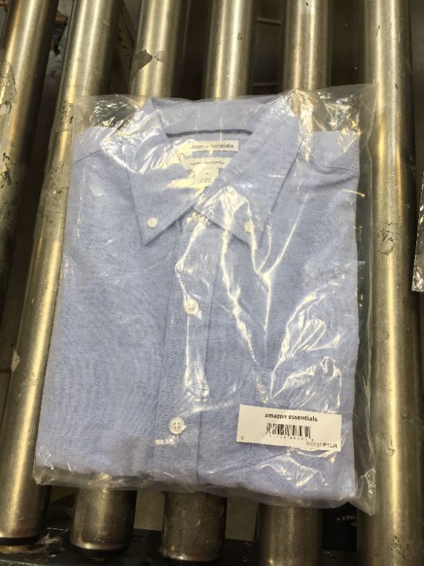 Photo 2 of Amazon Essentials Men's Regular-Fit Short-Sleeve Pocket Oxford Shirt
(MEDIUM)
