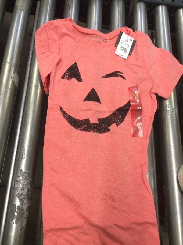 Photo 2 of Halloween pumpkin face graphic tshirt size XS
12PACK