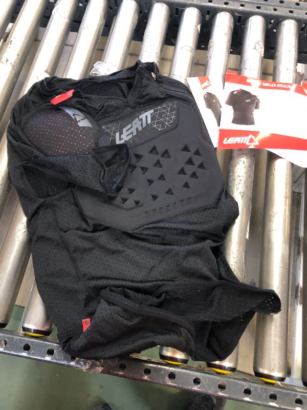 Photo 1 of Leatt Airflex Stealth Body Tee-L
