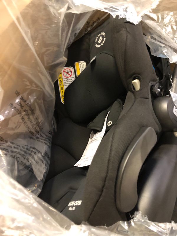 Photo 1 of Maxi-Cosi Zelia² 5-in-1 Modular Travel System, Midnight Black **Broken canopy** 
