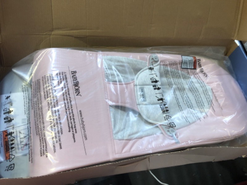 Photo 1 of BabyBjörn Bouncer Balance Soft, Light Gray Frame, Cotton/Jersey, Light Pink/Gray Cotton Classic Quilt Light pink/Grey