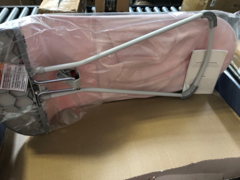 Photo 1 of BabyBjörn Bouncer Balance Soft, Light Gray Frame, Cotton/Jersey, Light Pink/Gray Cotton Classic Quilt Light pink/Grey