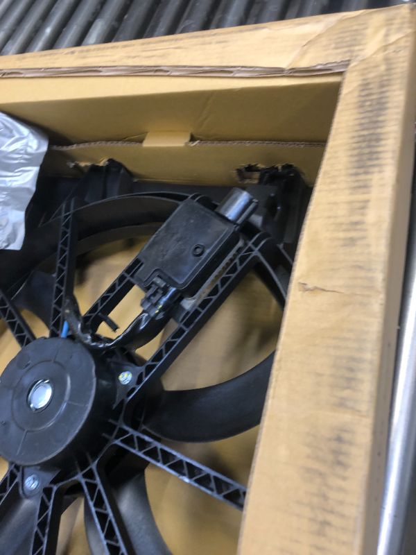 Photo 1 of Dorman 621-353XD Radiator Fan Assembly With Upgraded Controller Compatible with Select Ford/Lincoln/Mercury Models (OE FIX)
