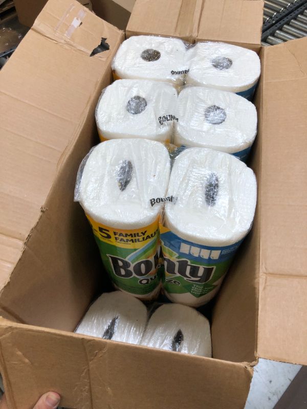 Photo 4 of Bounty Quick-Size Paper Towels, White, 16 Family Rolls = 40 Regular Rolls
