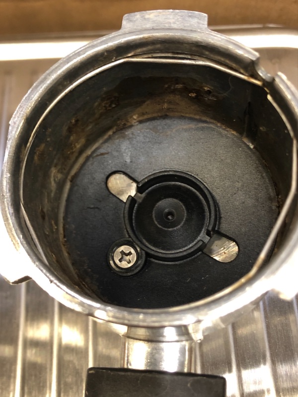 Photo 7 of Espressione Stainless Steel Machine Espresso and Coffee Maker, 1.5 L
TOP IS BENT, SOME PARTS ARE DIRTY, SEE PICTURES PLEASE.
ITEM DOES TURN ON.