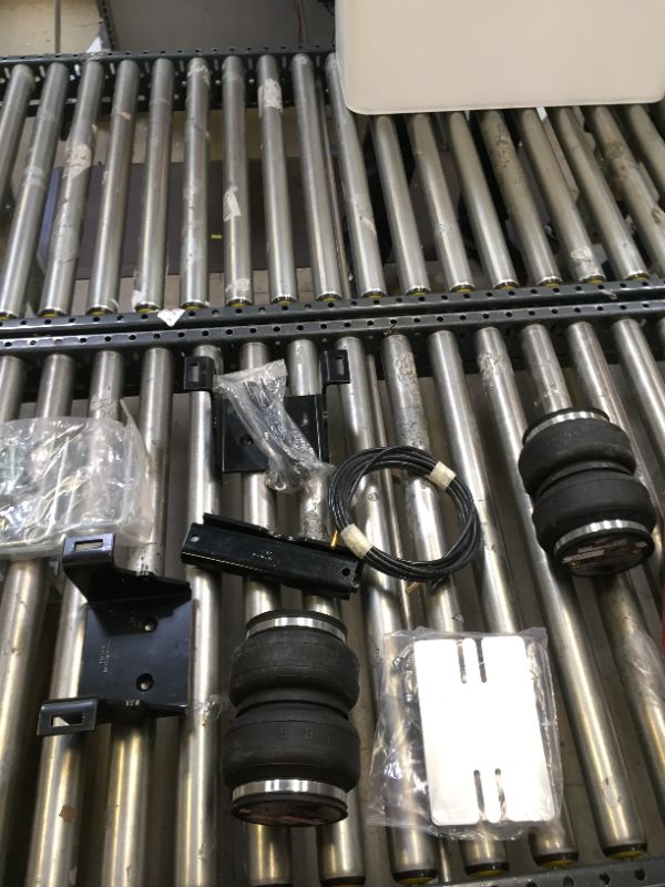 Photo 2 of Air Lift 88338 LoadLifter 5000 Ultimate Air Suspension Kit
