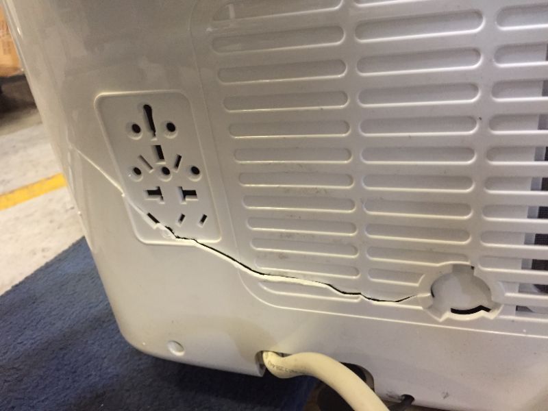 Photo 4 of BLACK+DECKER 8,000 BTU DOE (14,000 BTU ASHRAE) Portable Air Conditioner with Remote Control, White, CRACKED IN BACK. UNIT ONLY. 