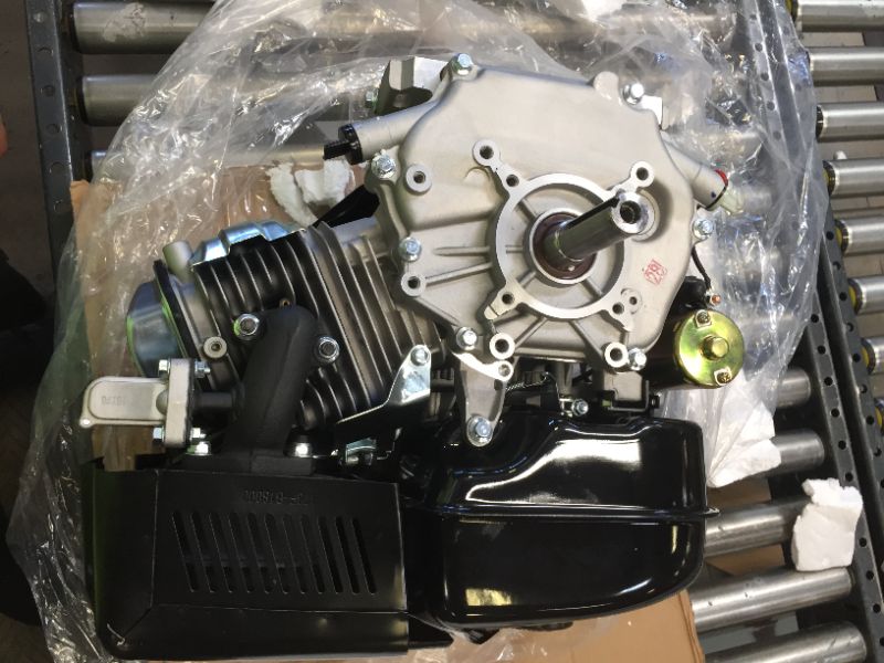 Photo 4 of 9HP Recoil Start Horizontal Shaft Engine, PACKAGE DMG 
