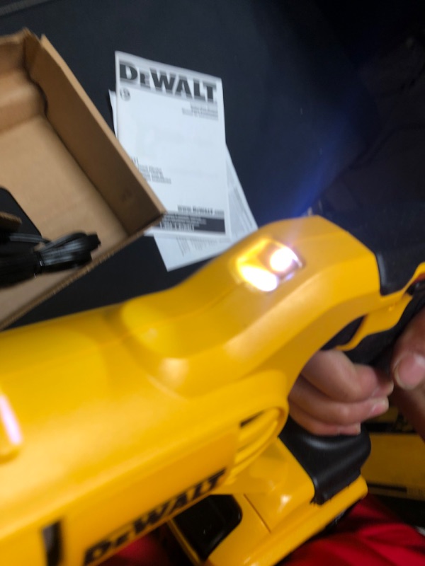 Photo 5 of DEWALT 20V MAX* Concrete Vibrator, Pencil (DCE531M1) TESTED FOR PROPER FUNCTION BOX OPENED