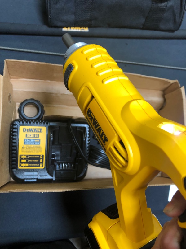 Photo 6 of DEWALT 20V MAX* Concrete Vibrator, Pencil (DCE531M1) TESTED FOR PROPER FUNCTION BOX OPENED