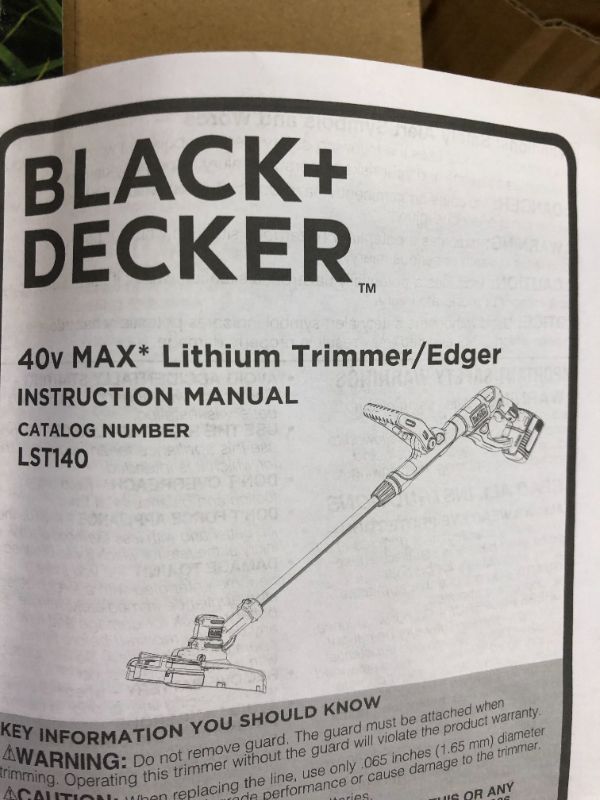 Photo 5 of Black & Decker LST140C 40V MAX Lithium-Ion Cordless String Trimmer Kit (1.5 Ah)