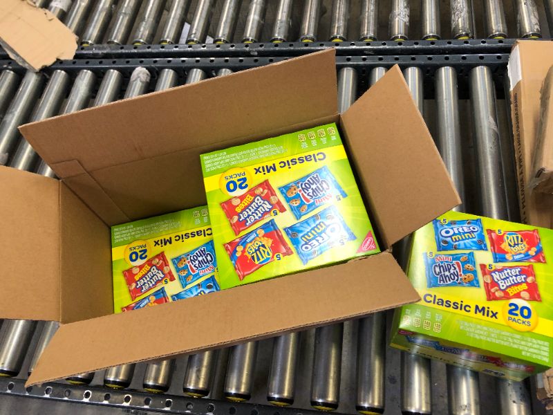 Photo 1 of 4 PK Nabisco Classic Mix Variety Pack, OREO Mini, CHIPS AHOY! Mini, Nutter Butter Bites, RITZ Bits Cheese, 20 - 1 oz Snack Packs (Packaging May Vary) BEST BY 5/2021
