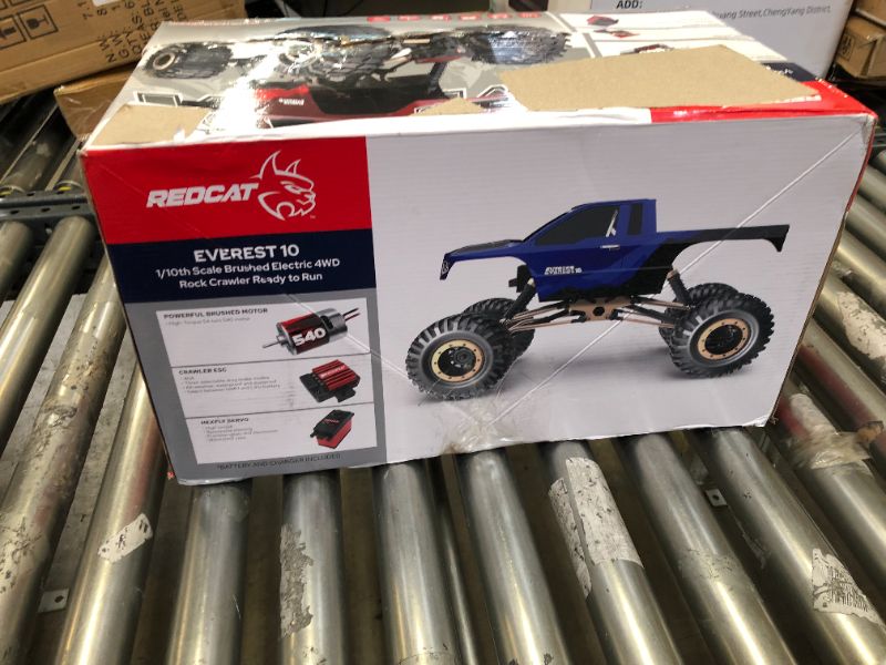 Photo 4 of Redcat Racing Everest-10 Electric Rock Crawler with Waterproof Electronics, 2.4Ghz Radio Control (1/10 Scale), Blue/Black
