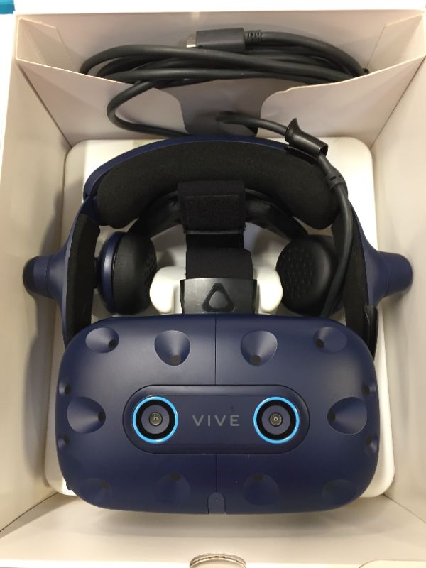 Photo 3 of HTC Vive Pro Eye Virtual Reality System
