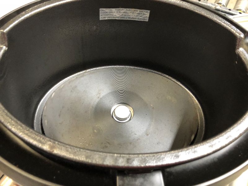 Photo 2 of Geek Chef 8 Qt 12-in-i Multiuse Programmable Electric Pressure Cooker Oval, Slow Cooker, Rice Cooker, Steamer, Sauté, Yogurt Maker and Warmer, Non-Stick Pot Has Cool-Touch Handles, EZ-Lock (GP80Plus)
used / dirty