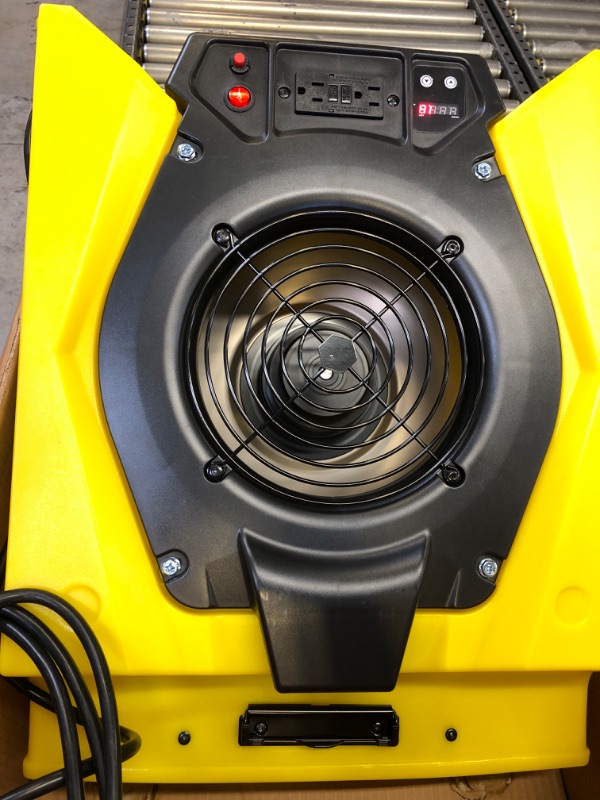 Photo 3 of AlorAir Zeus 900 Air Mover Commercial Blower for Carpets, Walls, Plumbing Use, Variable Speed Floor Blower Fan, 950 CFM with 1.8 Amps,Circuit Breaker Protection,on-Board Duplex GFCI, Yellow
OUT OF BOX 