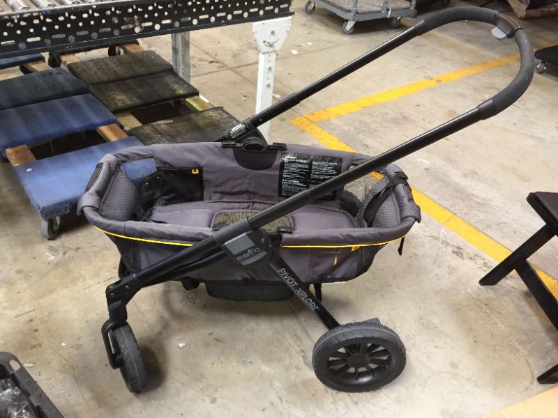 Photo 4 of PIVOT XPLORE ALL-TERRAIN STROLLER WAGON
--- front small wheel comes off ---- 