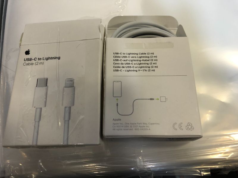 Photo 2 of Apple USB-C Charge Cable (1 m) PACK OF 2
