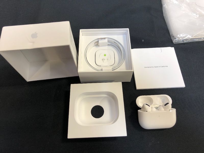 Photo 2 of Apple AirPods Pro (1st Generation)
