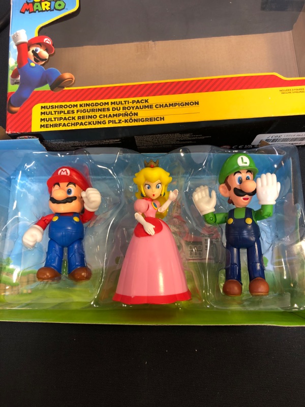 Photo 2 of SUPER MARIO Nintendo Mushroom Kingdom Diorama Figure 3-Pack PRINCESS HEAD BROKEN AT NECK 
